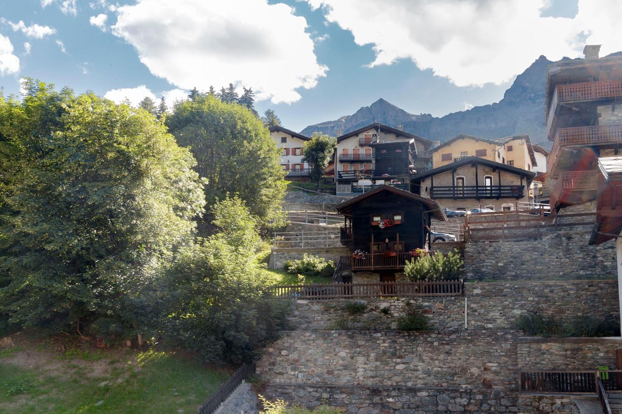 Hellochalet - Maison Paquier - Family Ski Holiday In The Resort Center Valtournenche Luaran gambar